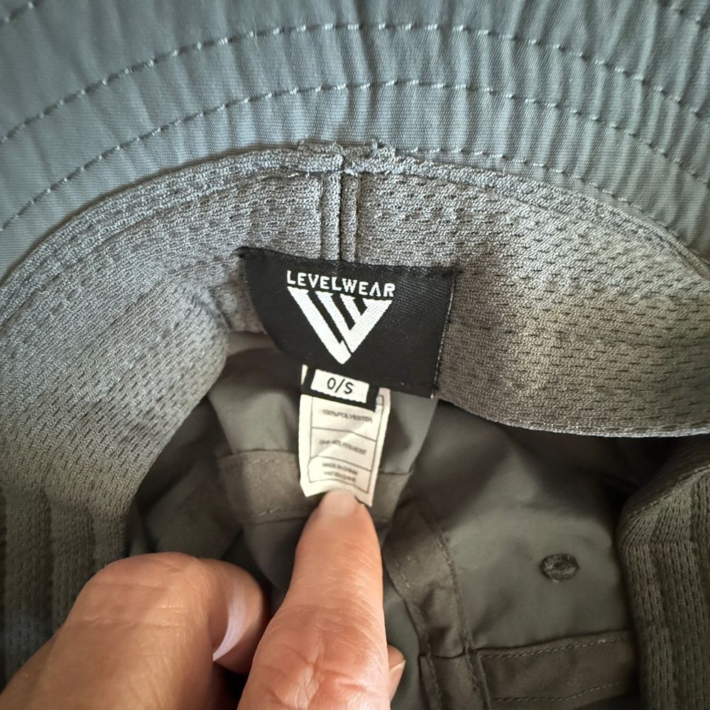 Levelwear Gray Bucket Hat in excellent pre-owned condition. - Picture 6 of 9